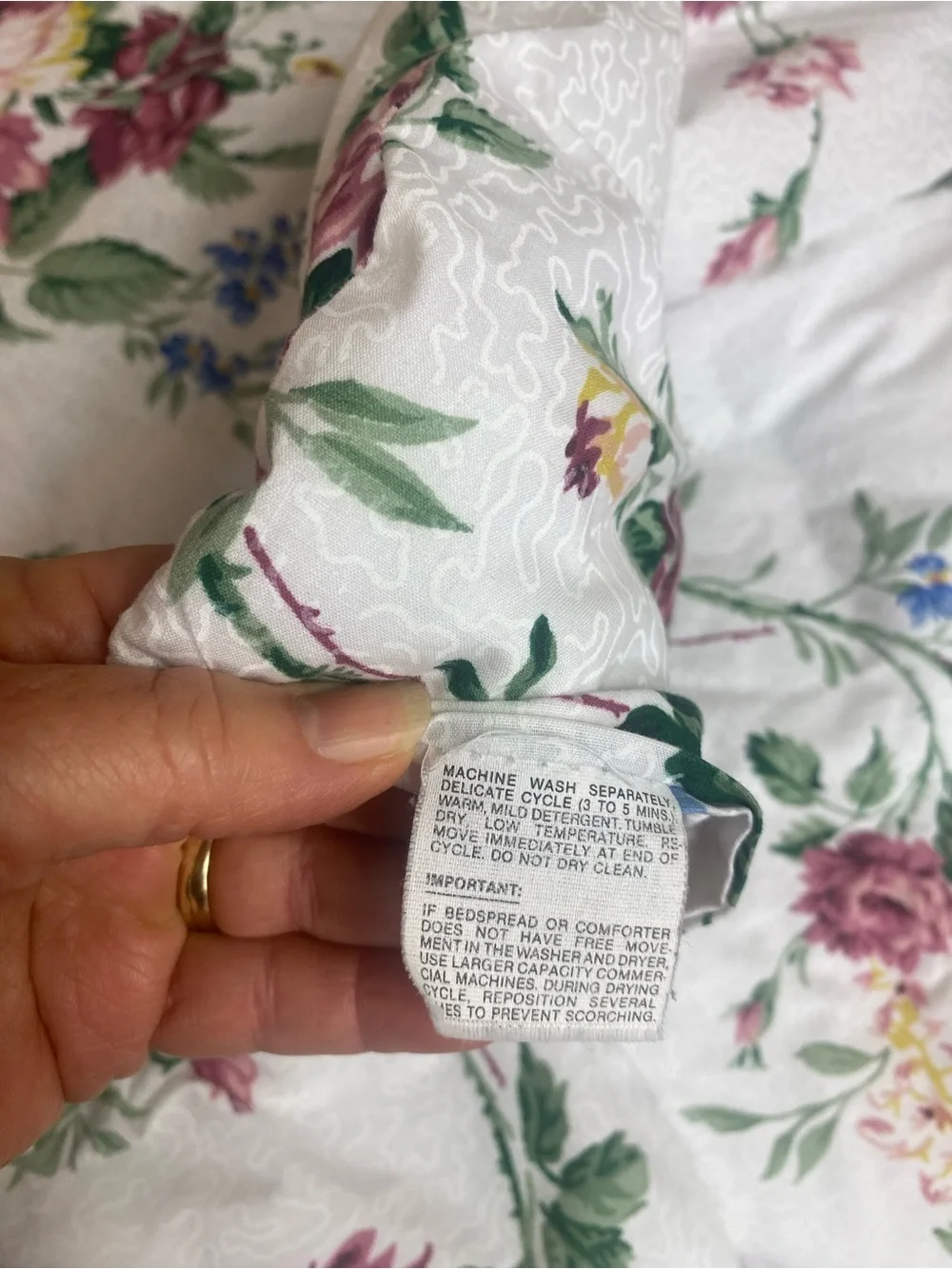 Fieldcrest Vintage Floral Quilted Comforter in White, Pink & Green Queen